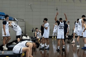 贝博电竞娱乐窗口期广厦男篮备战社区盾，外线爆发细节曝光，气氛紧张，医务组通报恢复的简单介绍